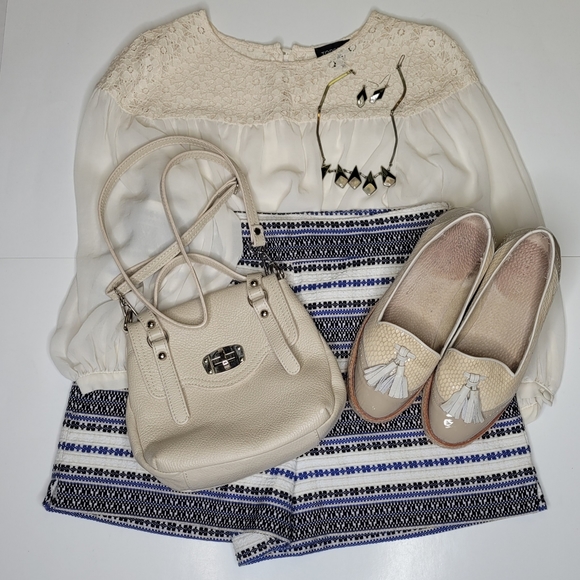 Gap Highwaisted Stripped Shorts - Picture 5 of 5